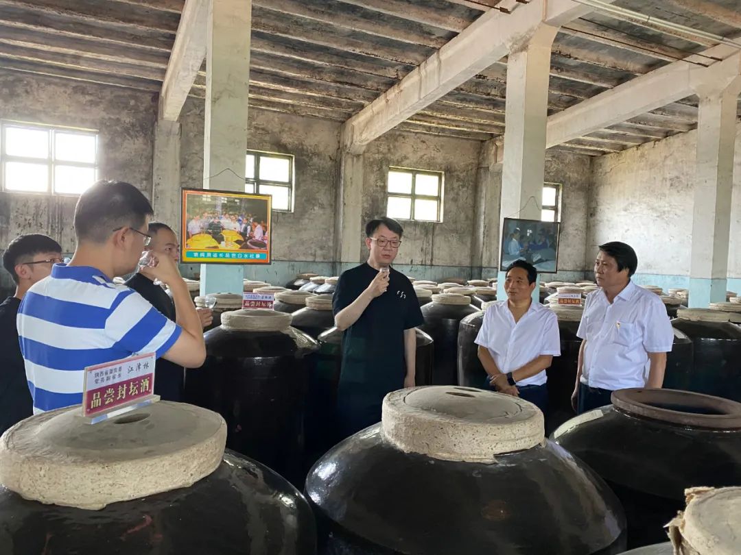 尋求合作，共謀發(fā)展--碧桂園創(chuàng)投董事長牛若磊一行蒞臨白水杜康酒廠參觀調(diào)研